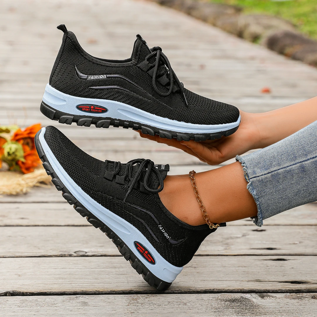夏季时尚运动跑步鞋防滑透气女鞋，轻便不累脚黑色工作鞋全天穿