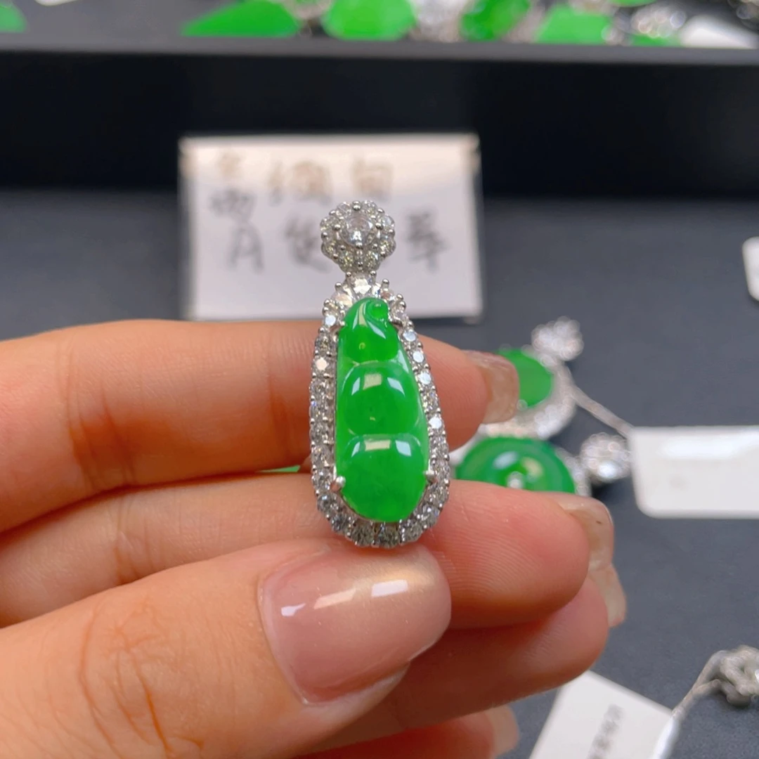 翡翠银S925镶嵌颈饰翡翠