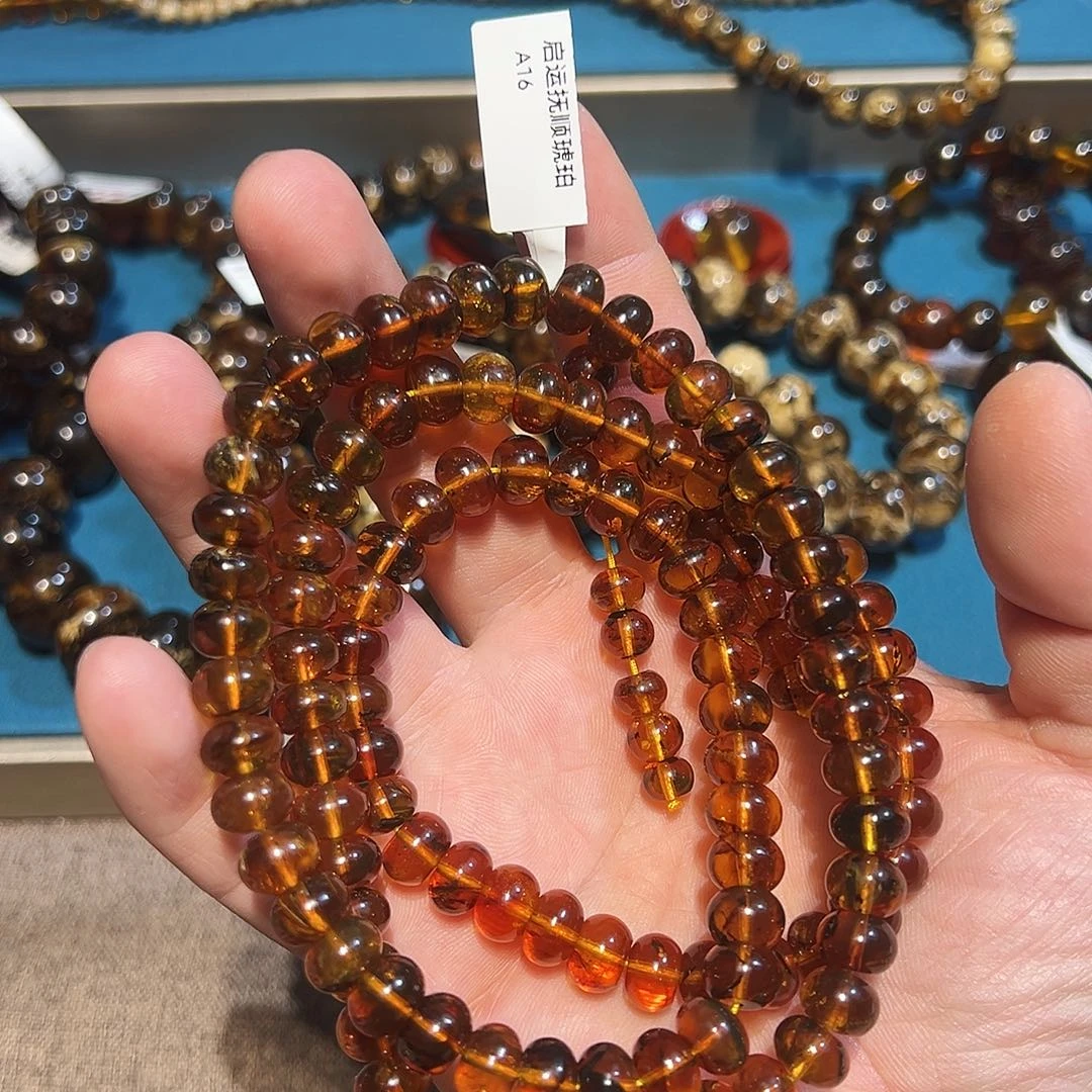 琥珀颈饰未镶嵌抚顺