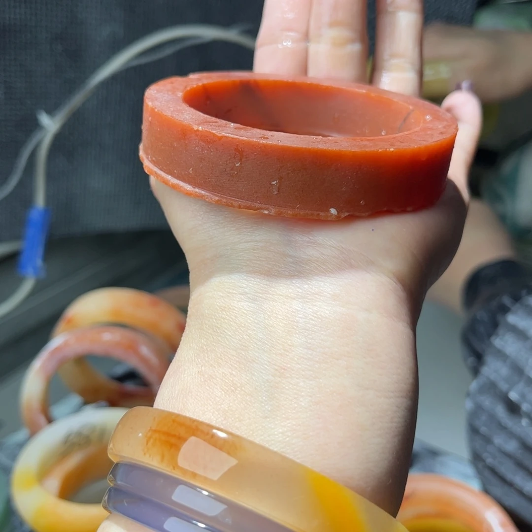 余****石英质玉未镶嵌手镯定制