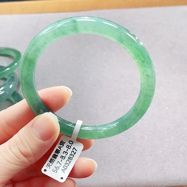 翡翠未镶嵌手镯（圆镯）