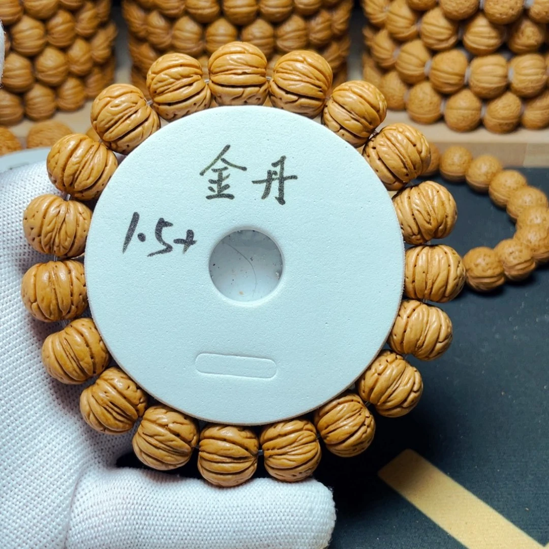 M***.桃木金丹桃核，皮质好，密度大