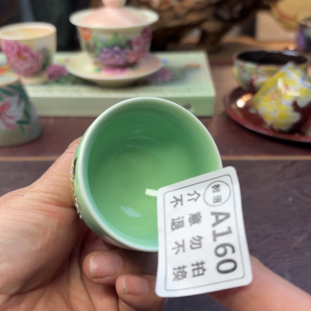 青***山景德镇陶瓷艺术品