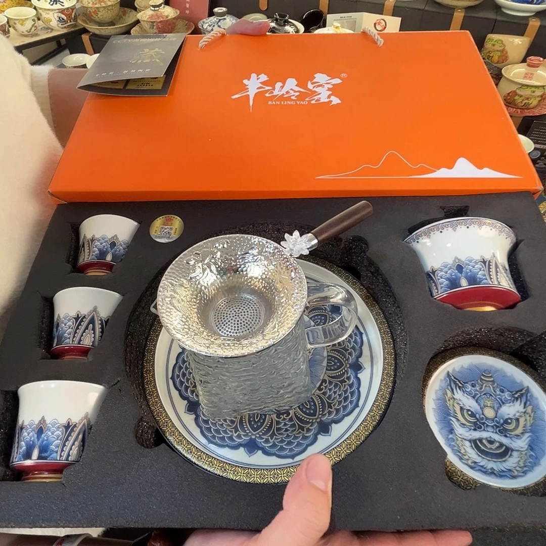 这些盖碗很漂亮！！！