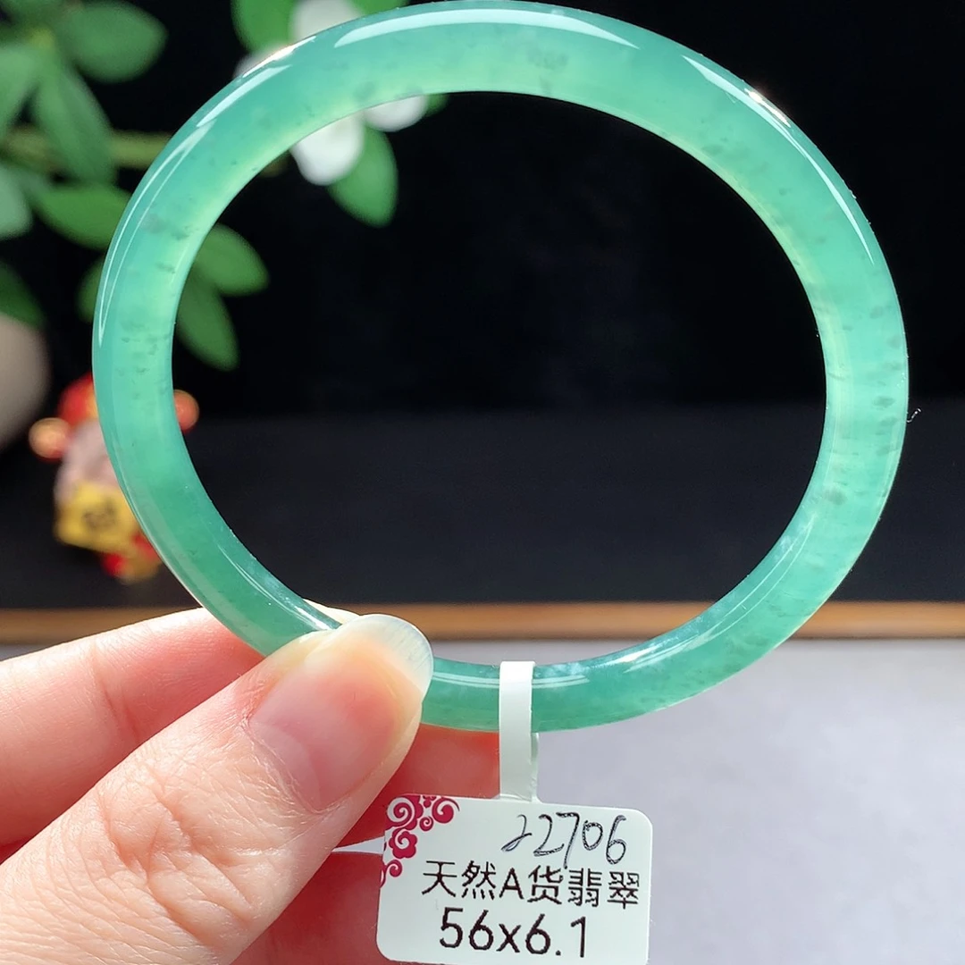 未镶嵌手镯（圆镯）翡翠