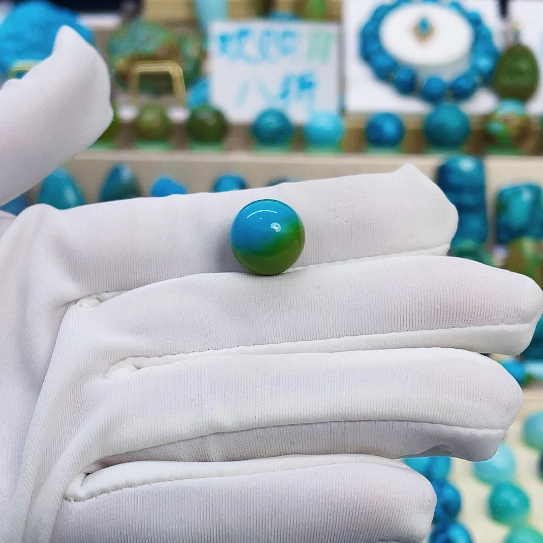 雕***肥绿松石未镶嵌颈饰