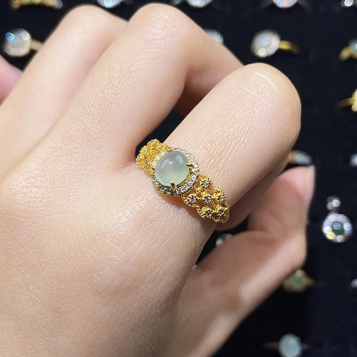 翡翠未镶嵌颈饰戒指