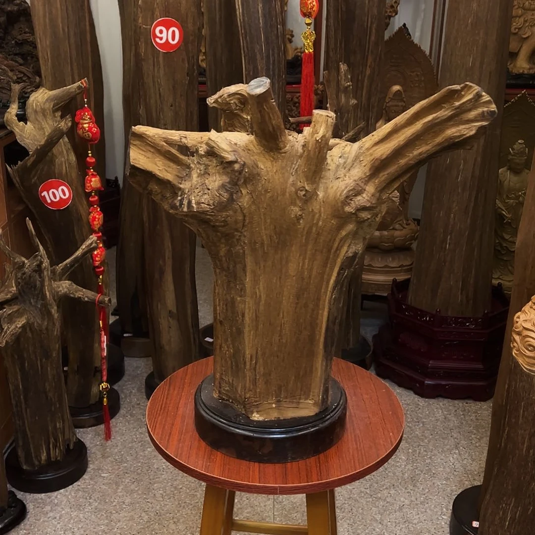 沉香摆件长****哥沉香摆件➕底座