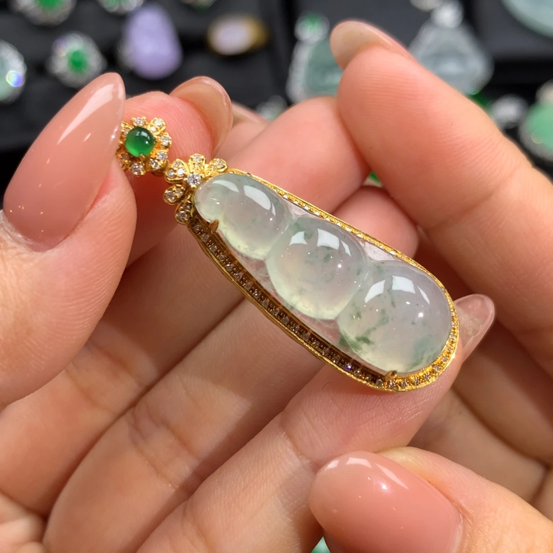 翡翠颈饰18K金镶嵌豆子