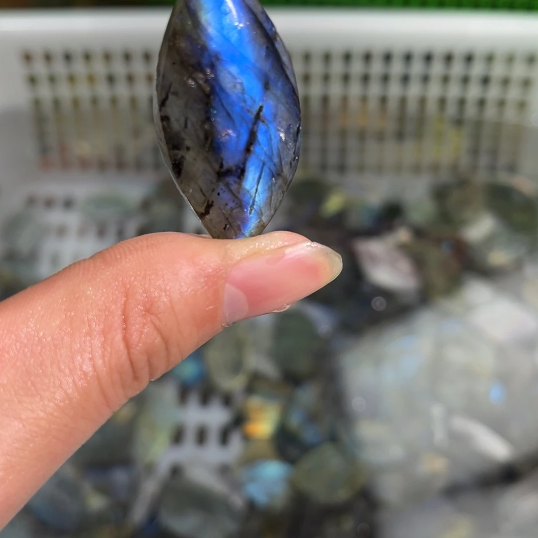 拉长石吊坠未镶嵌朵*云