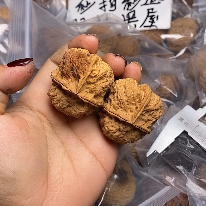 文玩核桃把件    80