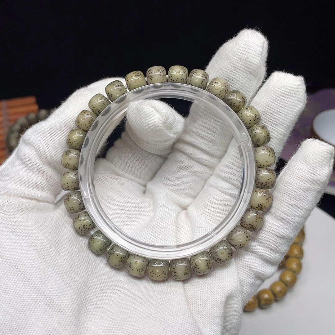 吊坠星月菩提30。8/7绿冰通体留白