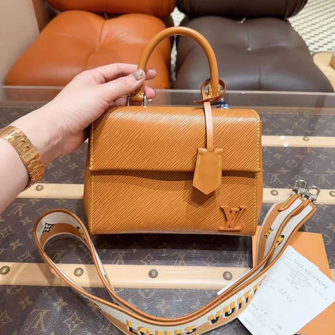 99新 LouisVuitton/路易威登 LvCluny 焦糖色水波纹牛皮手提包