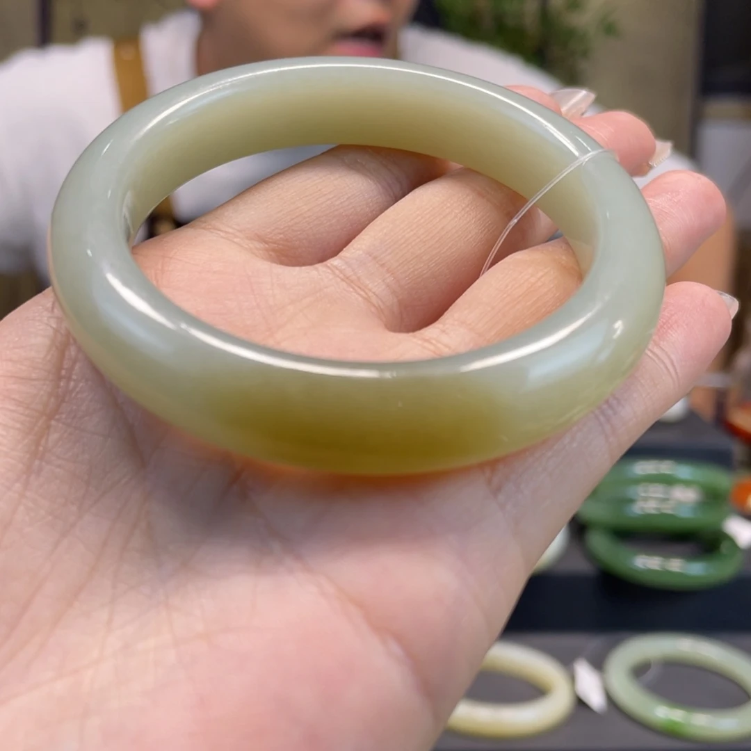 和田玉手镯未镶嵌深**F