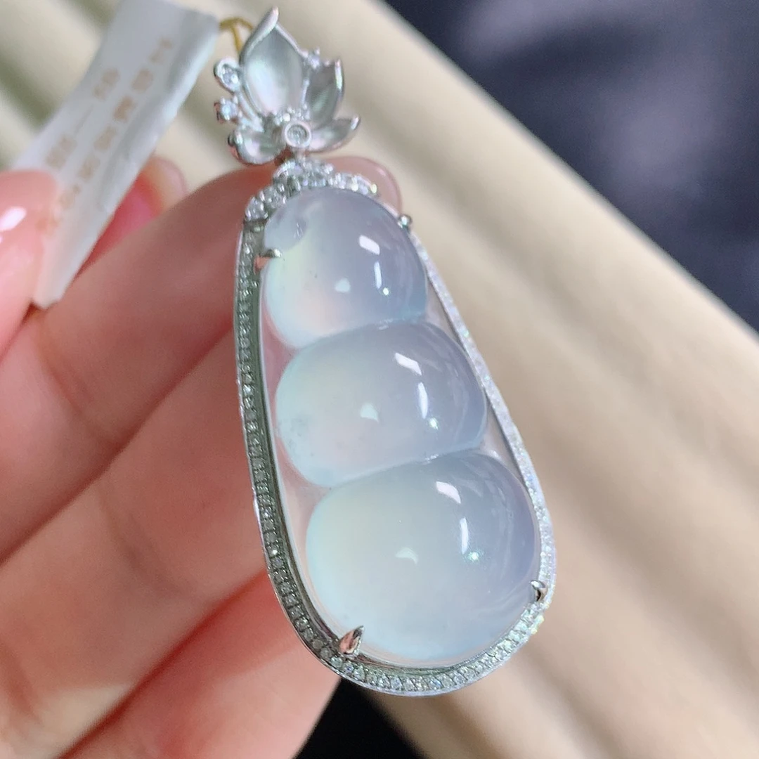 翡翠18K金镶嵌颈饰豆子