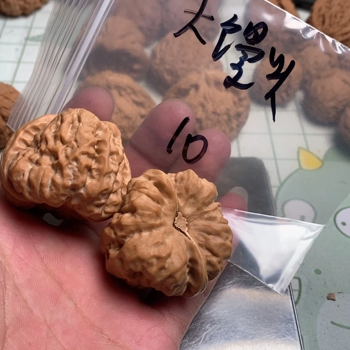 文玩核桃把件大***.核桃