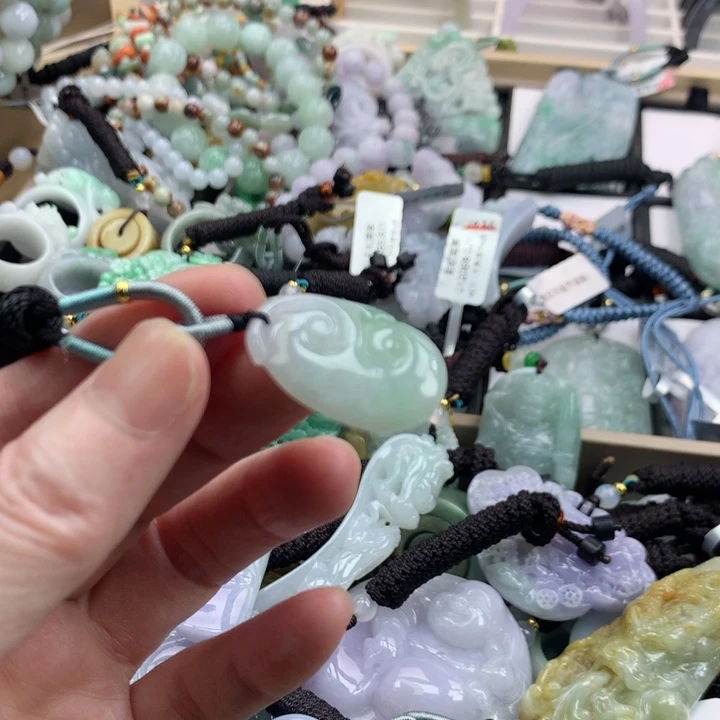 翡翠未镶嵌颈饰吊坠