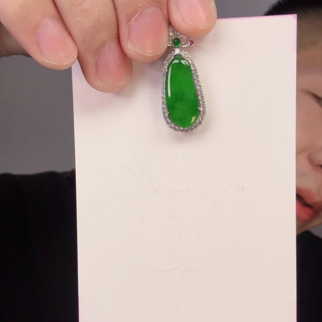 翡翠颈饰未镶嵌一件