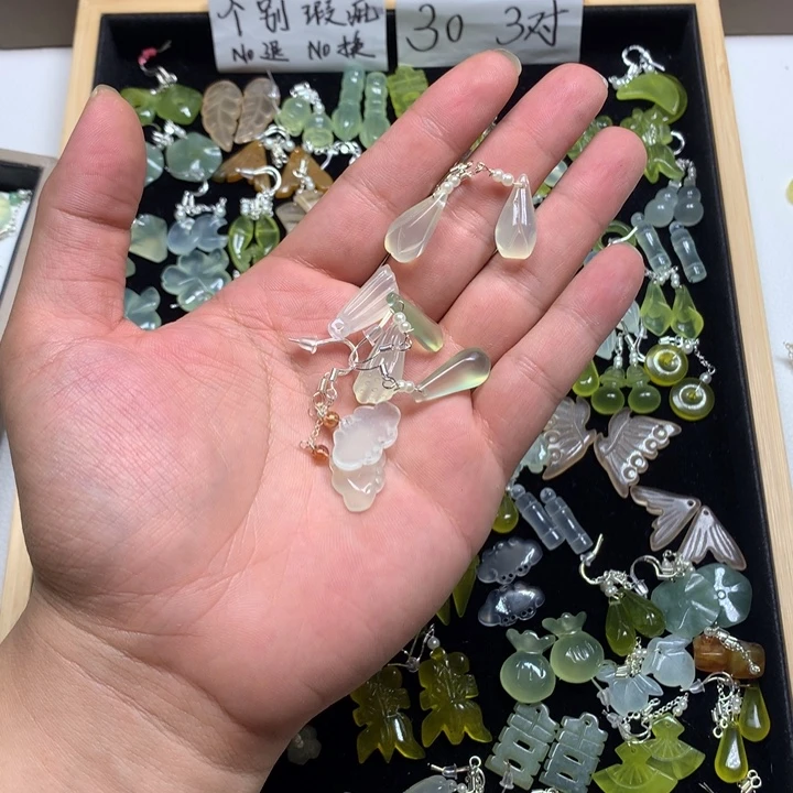 知***微合金蛇纹石玉耳钉