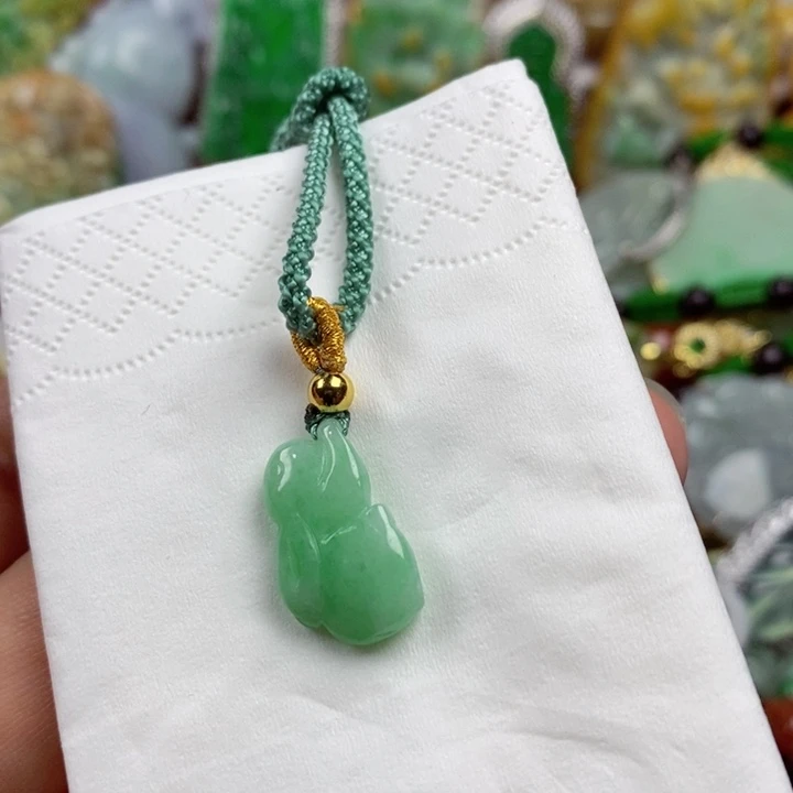 翡翠未镶嵌吊坠(赠链)