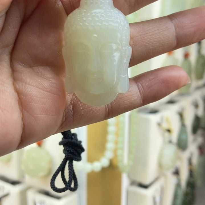 石****和田玉未镶嵌颈饰