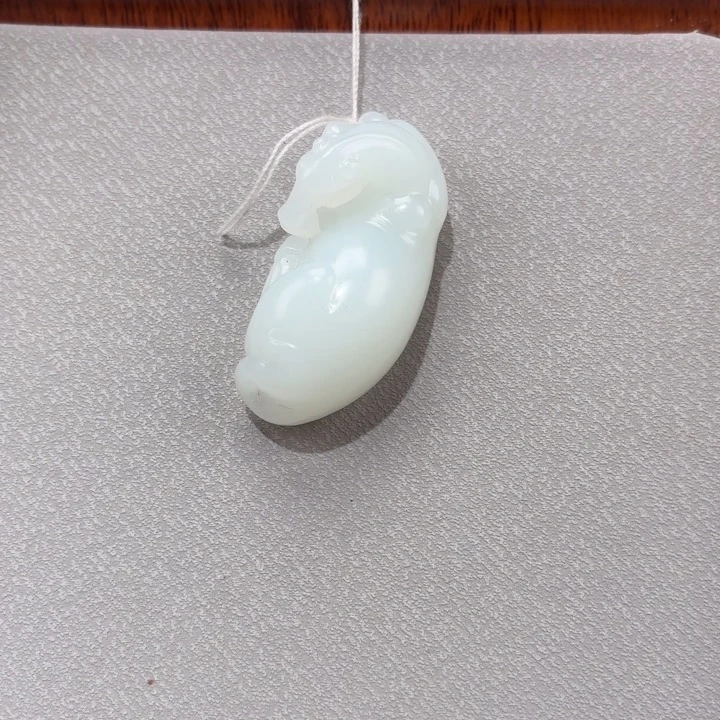 用***4和田玉未镶嵌颈饰