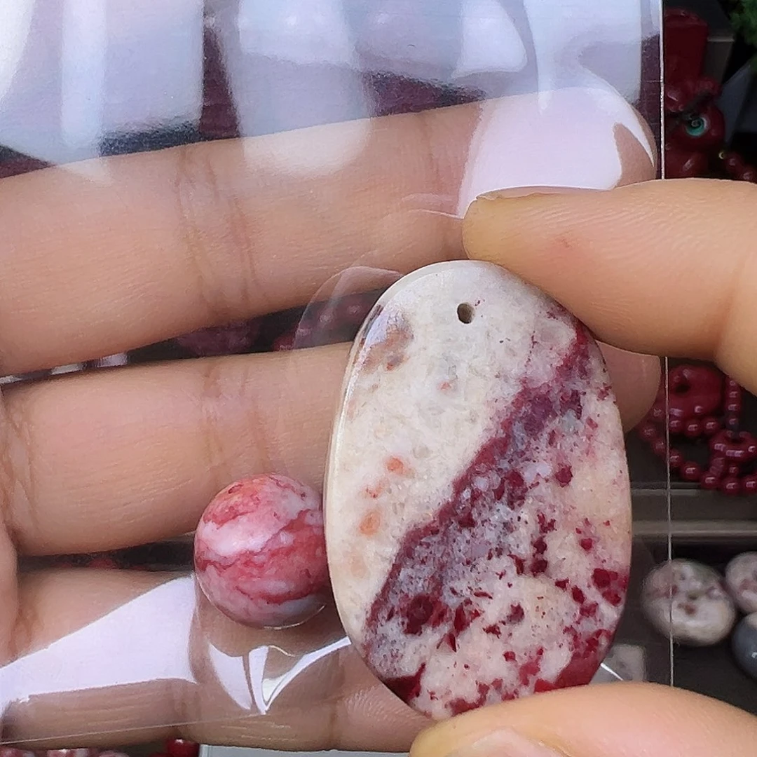 天然辰砂原石吊坠