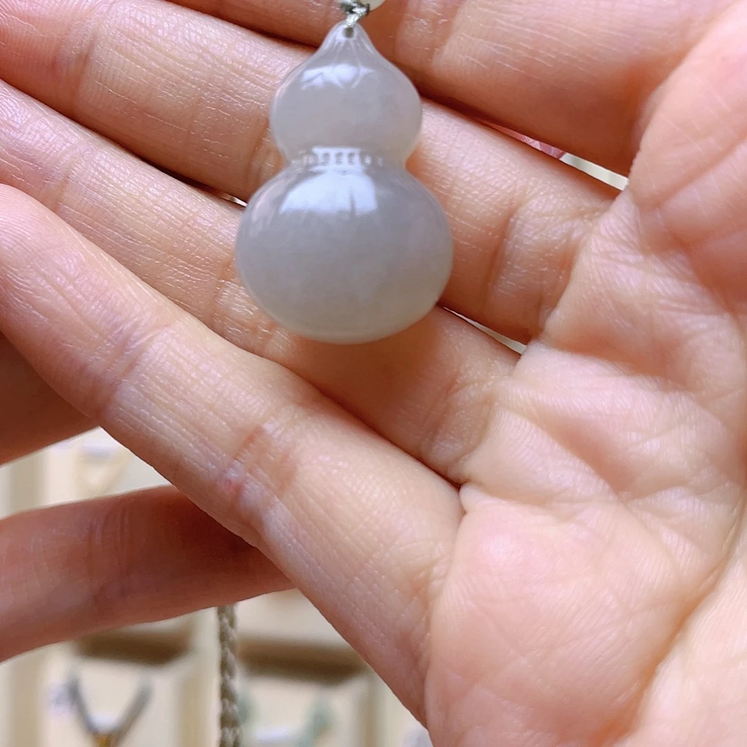 和田玉吊坠(赠链)未镶嵌?