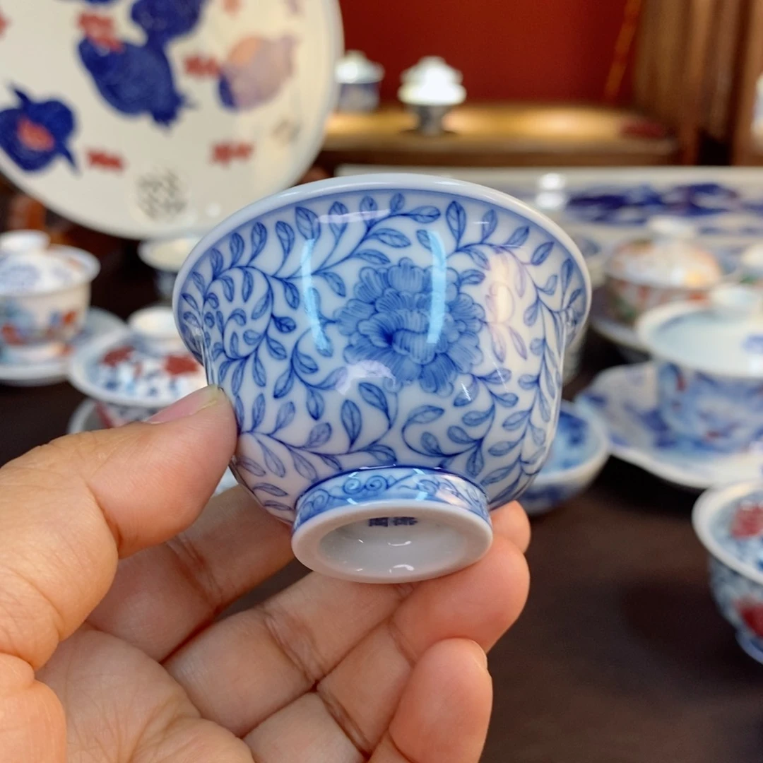 缠枝莲小压手杯主人杯