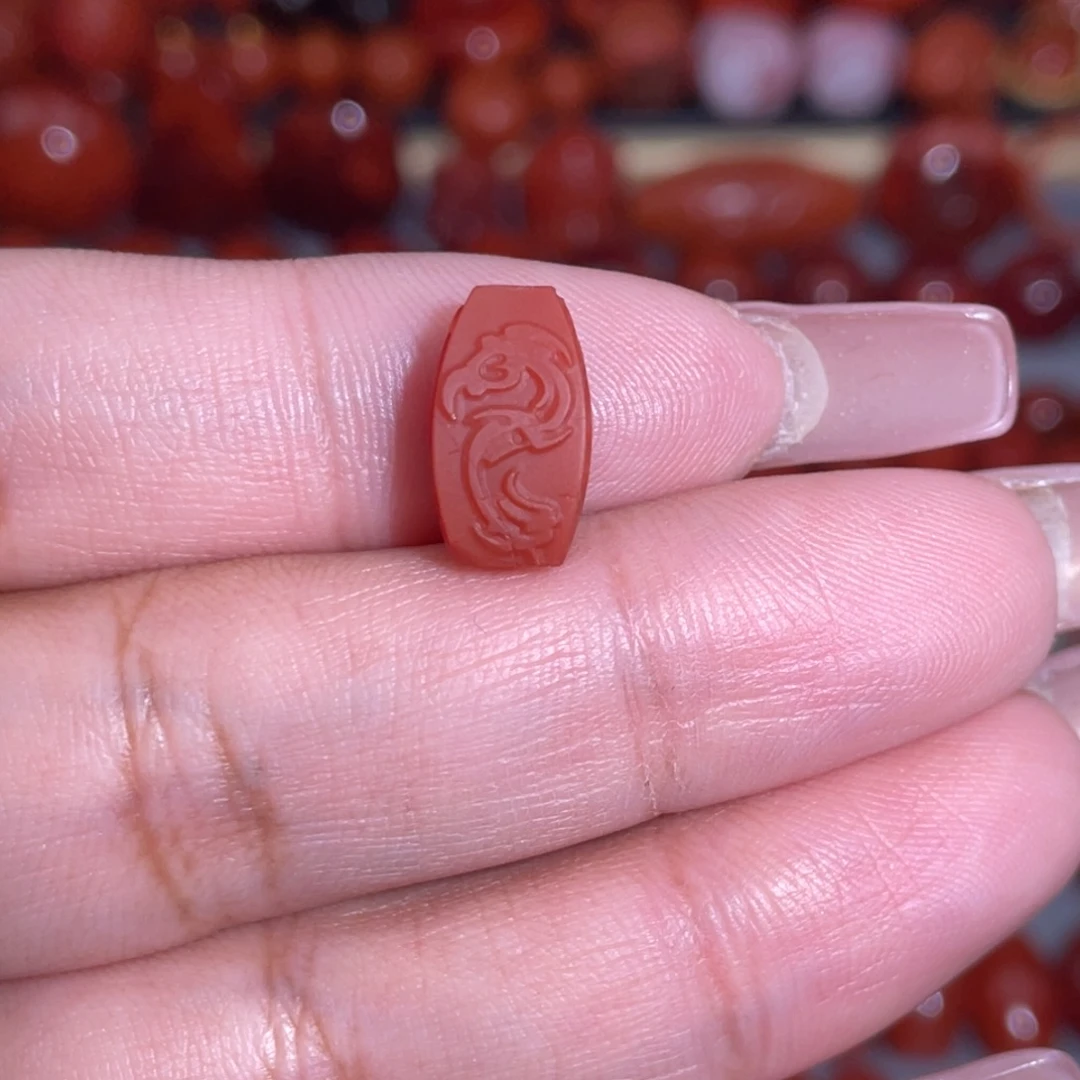 南红玛瑙未镶嵌仿古龙四方桶珠