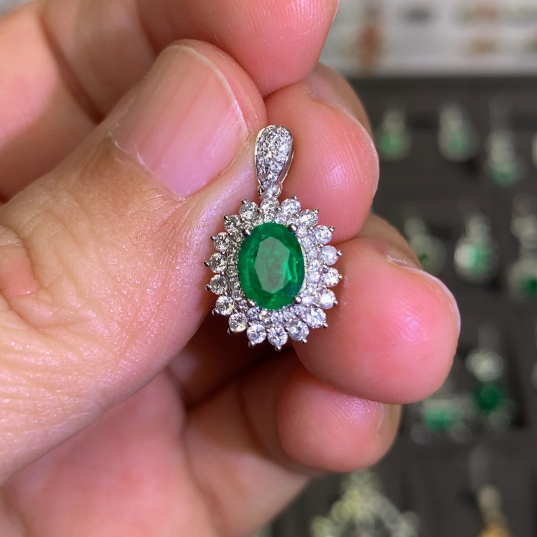 祖母绿吊坠18K金镶嵌