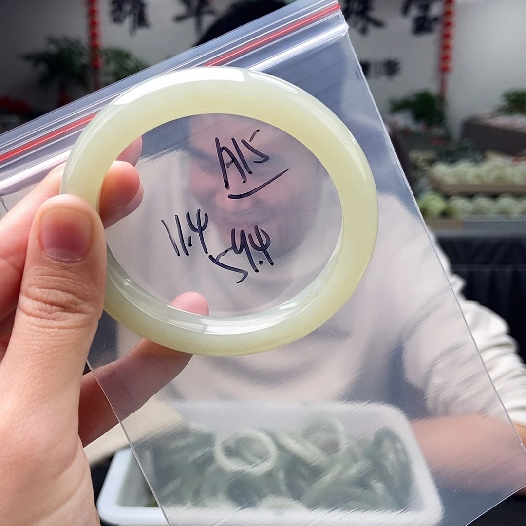 和田玉颜色多样性发拍一发一未镶嵌
