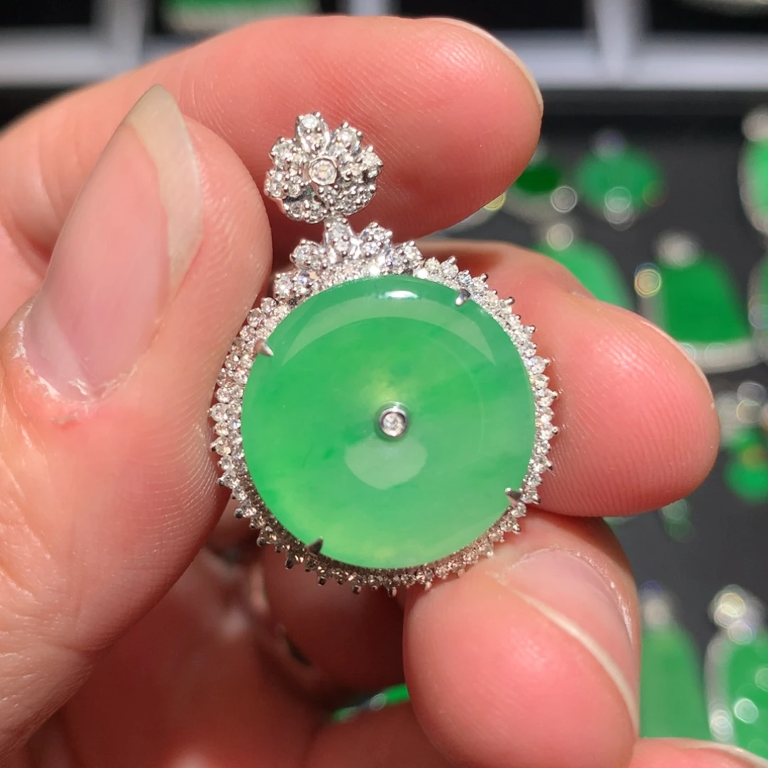 翡翠颈饰18K金镶嵌翡翠