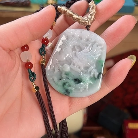 翡翠未镶嵌颈饰以图片为主啊