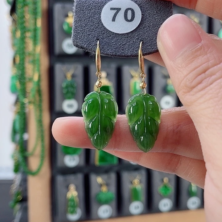 18K金镶嵌和田玉耳饰