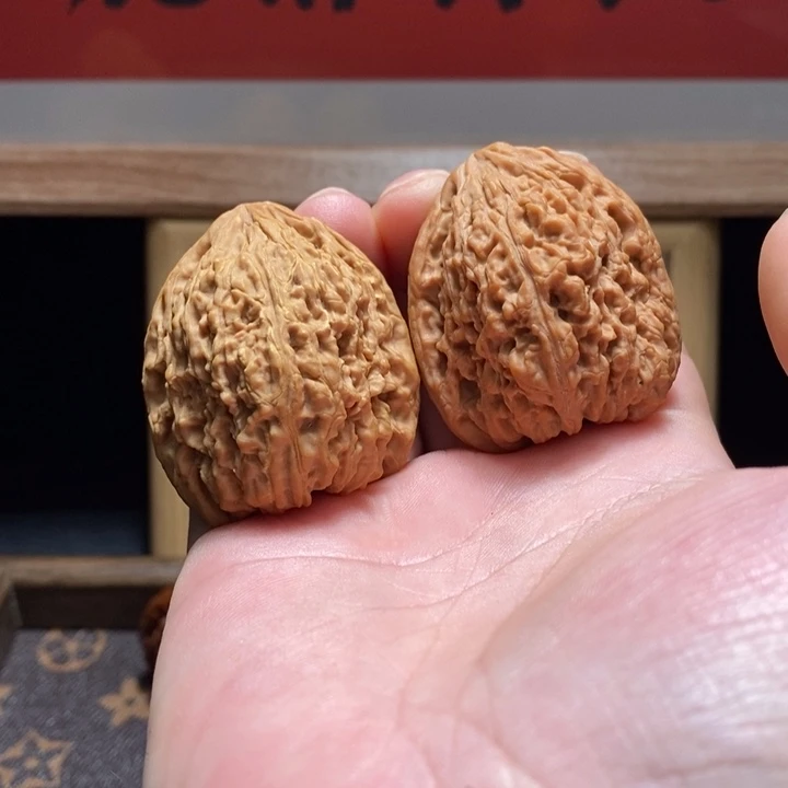 文玩核桃吊坠南疆有黄色差38/40/43+