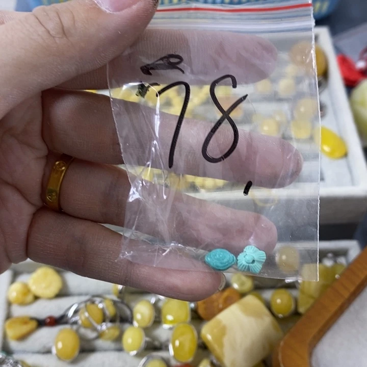 蜜蜡裸石未镶嵌吊坠