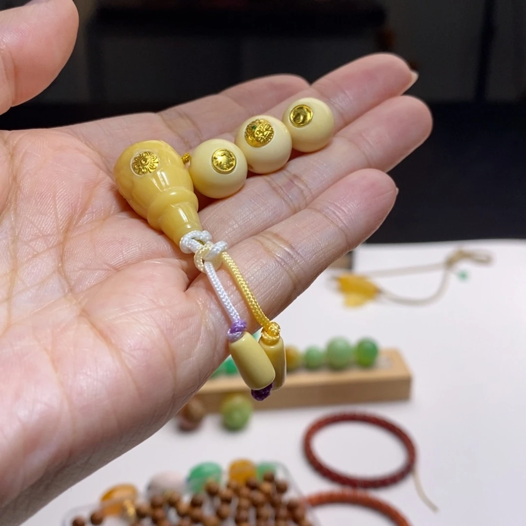 石英质玉（缅黄）未镶嵌颈饰