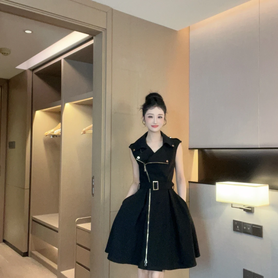 2025琪琪新款帅气无袖大摆收腰连衣裙DA1BDR040