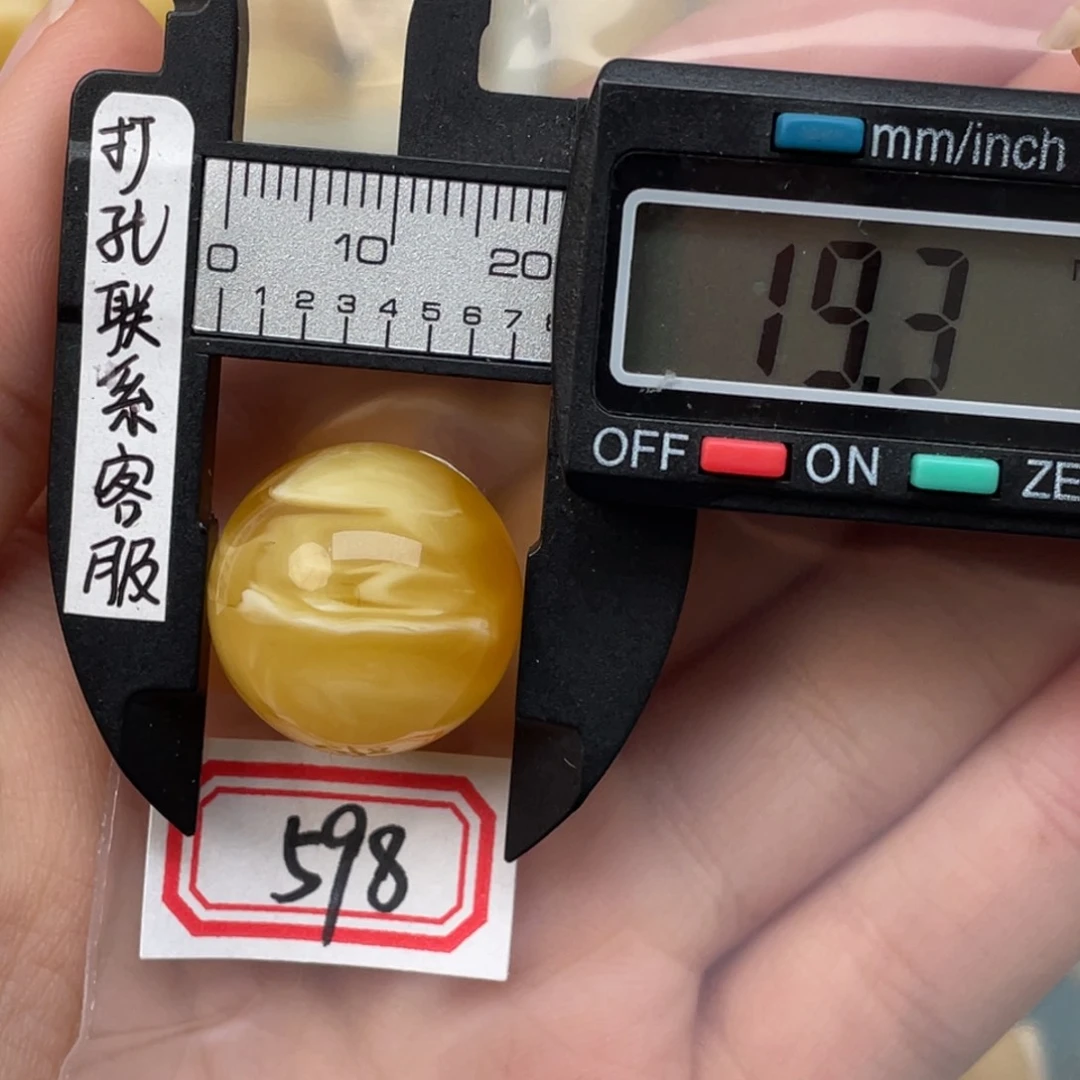 琥珀裸石未镶嵌天*蜜蜡