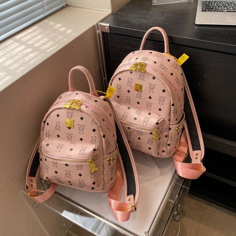 pu印花双肩包洋气时尚2023新款百搭麦多熊潮流女士背包百搭背包