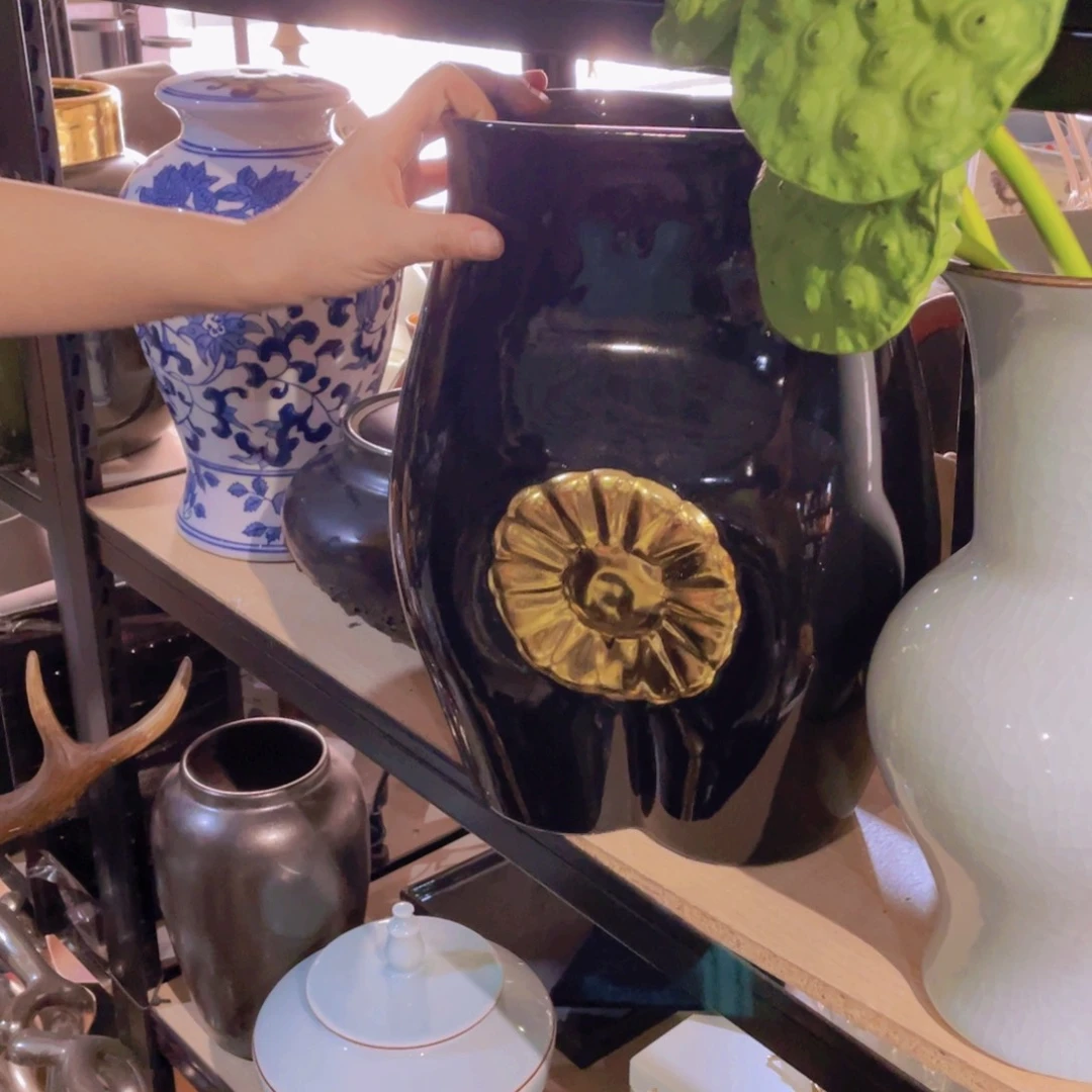 陶瓷花瓶，仿真绿植。