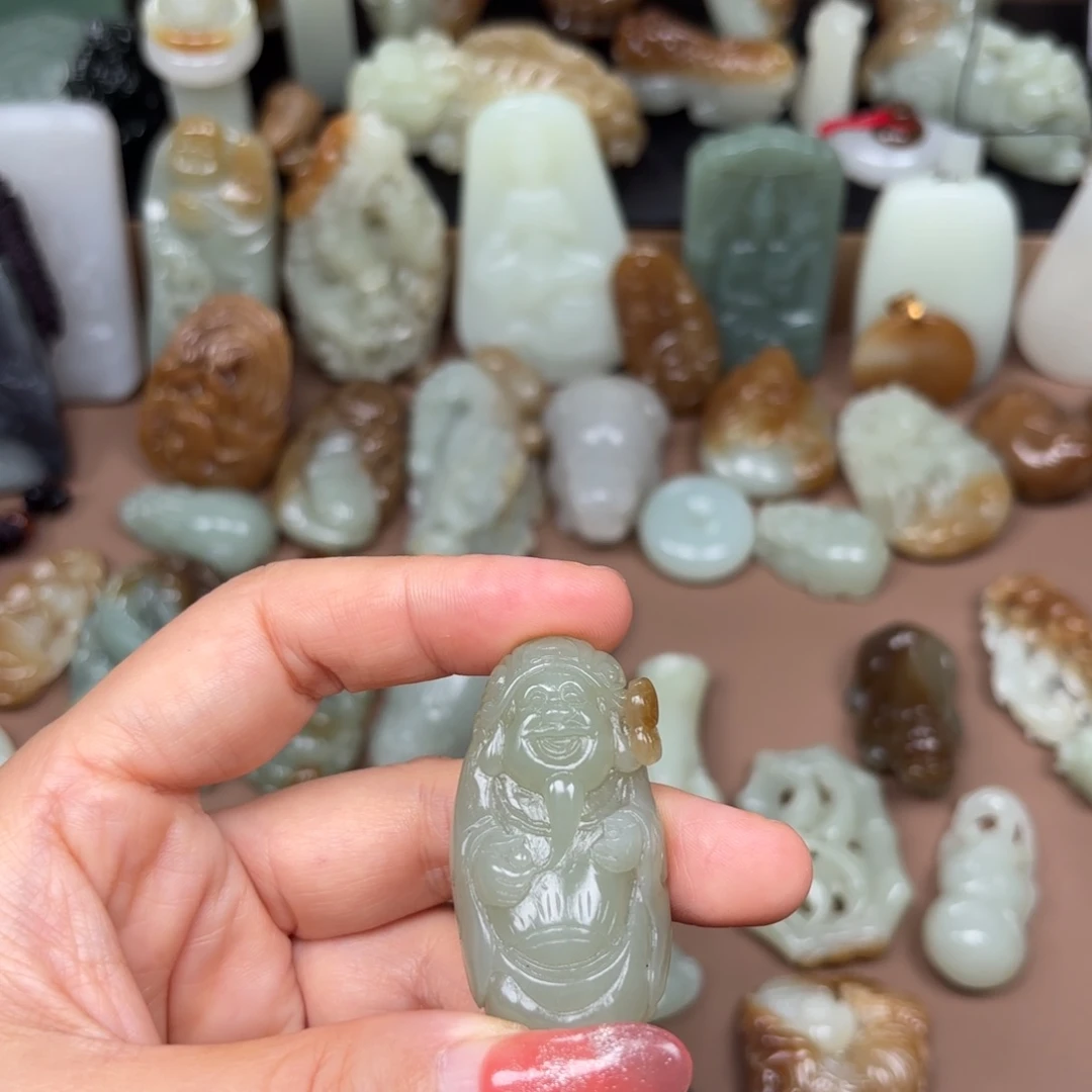 颈饰未镶嵌和田玉（糖玉）