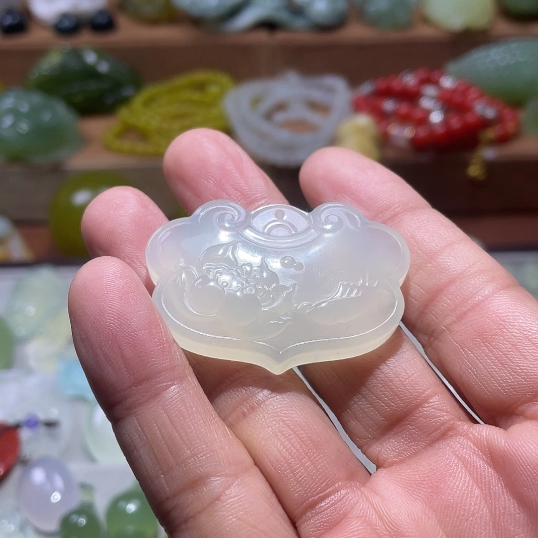 蛇纹石玉未镶嵌颈饰