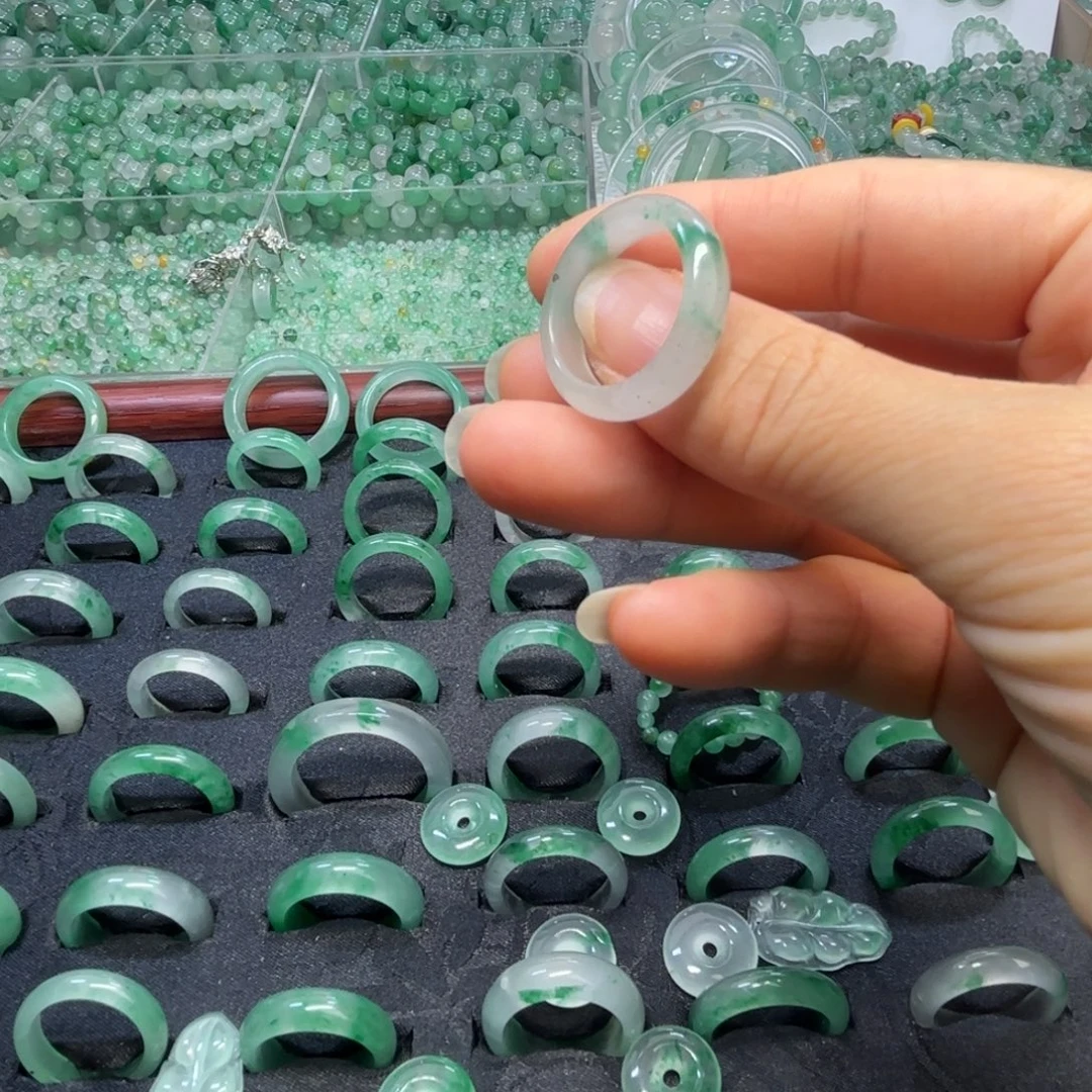 石英质玉（非洲翠）未镶嵌戒指  珠子  手镯飘花戒指微瑕