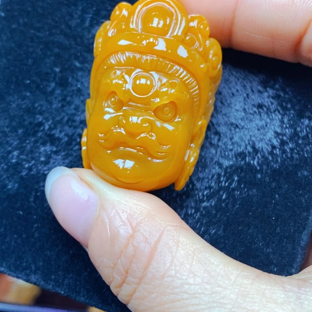 未镶嵌石英质玉（黄龙玉）颈饰