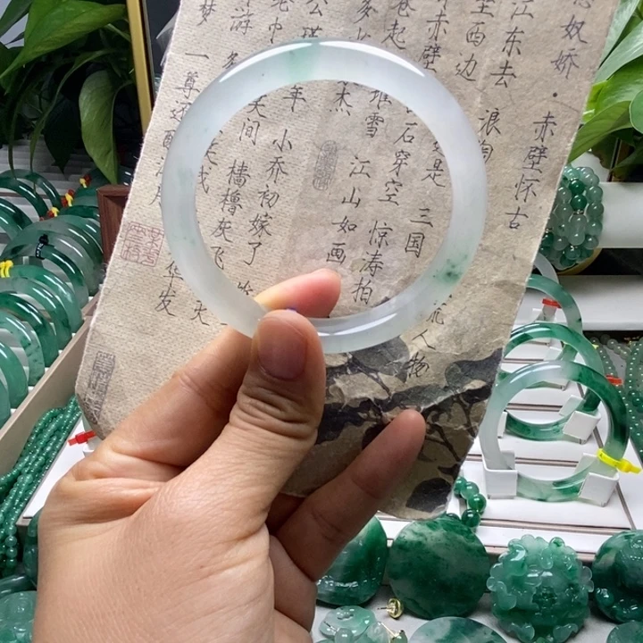 石英质玉未镶嵌手镯