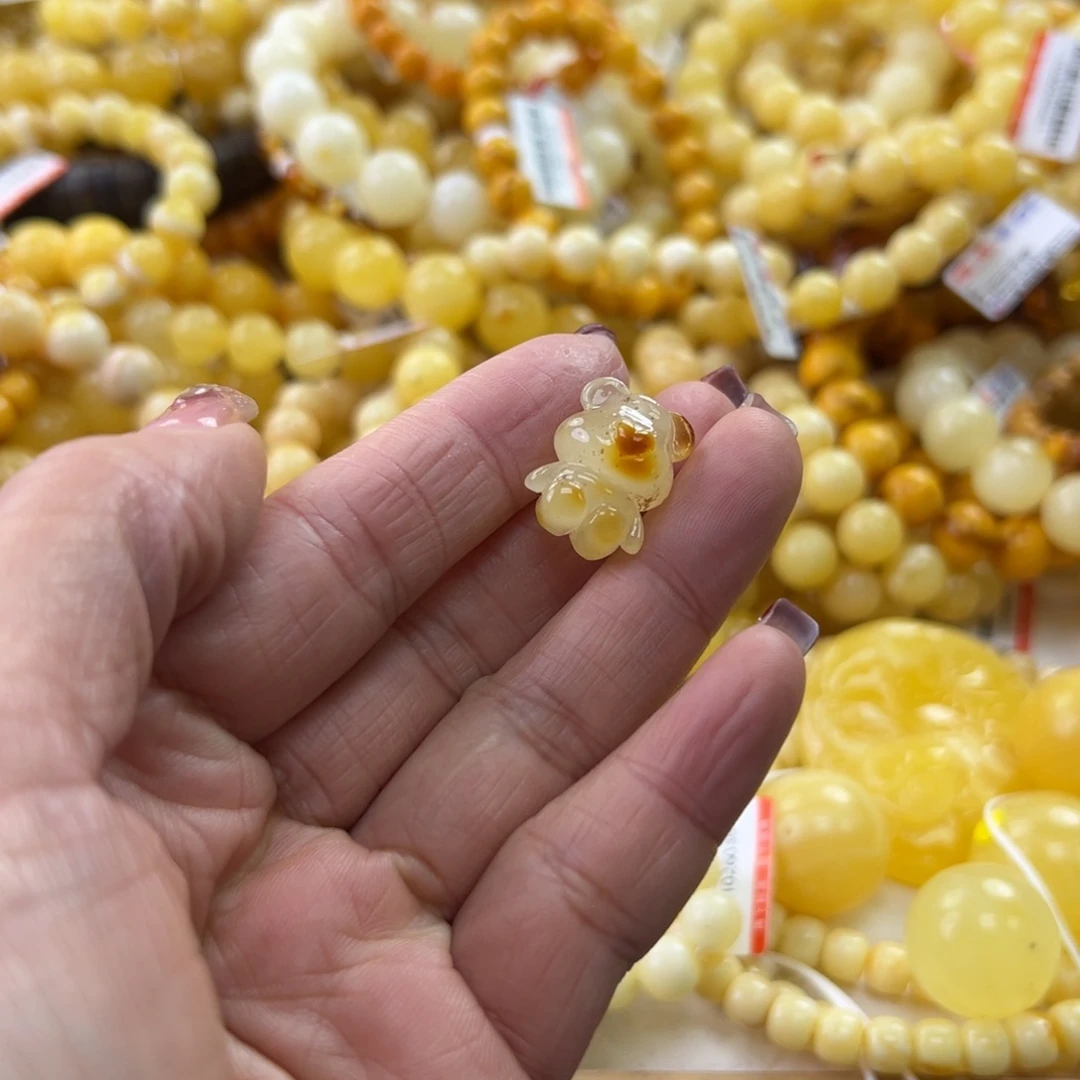 琥珀珠宝奇石未镶嵌