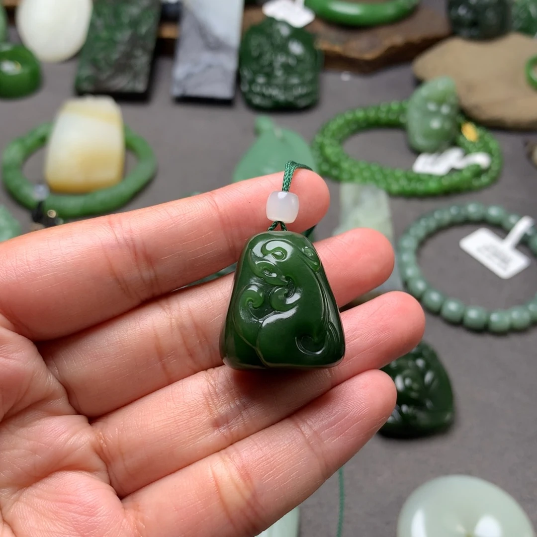 和田玉未镶嵌颈饰