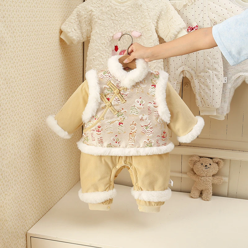 A类冬季通用长袖可爱风爬服哈衣女童女宝中国风加绒